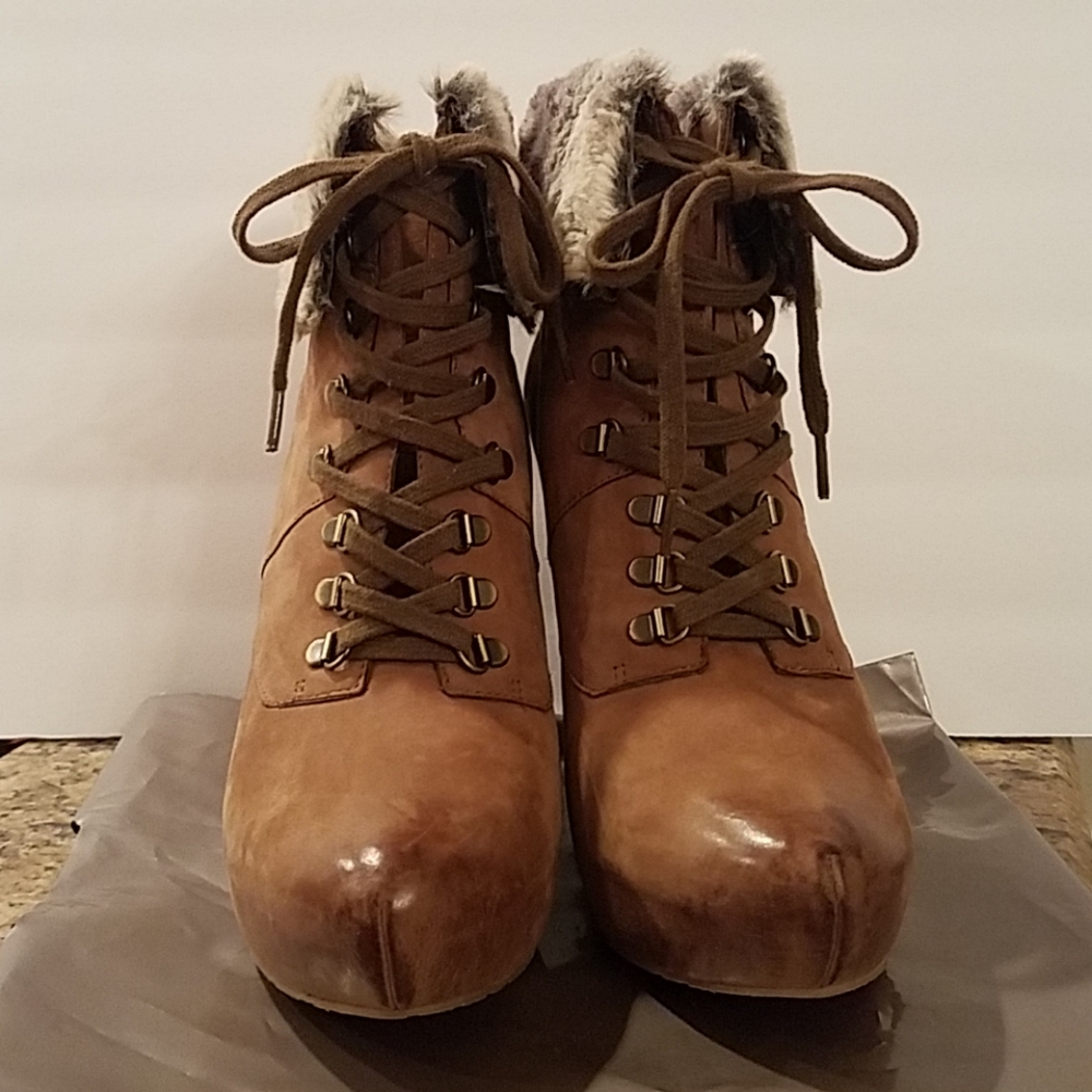 Ankle Boot w/Faux Fur Detail, no box